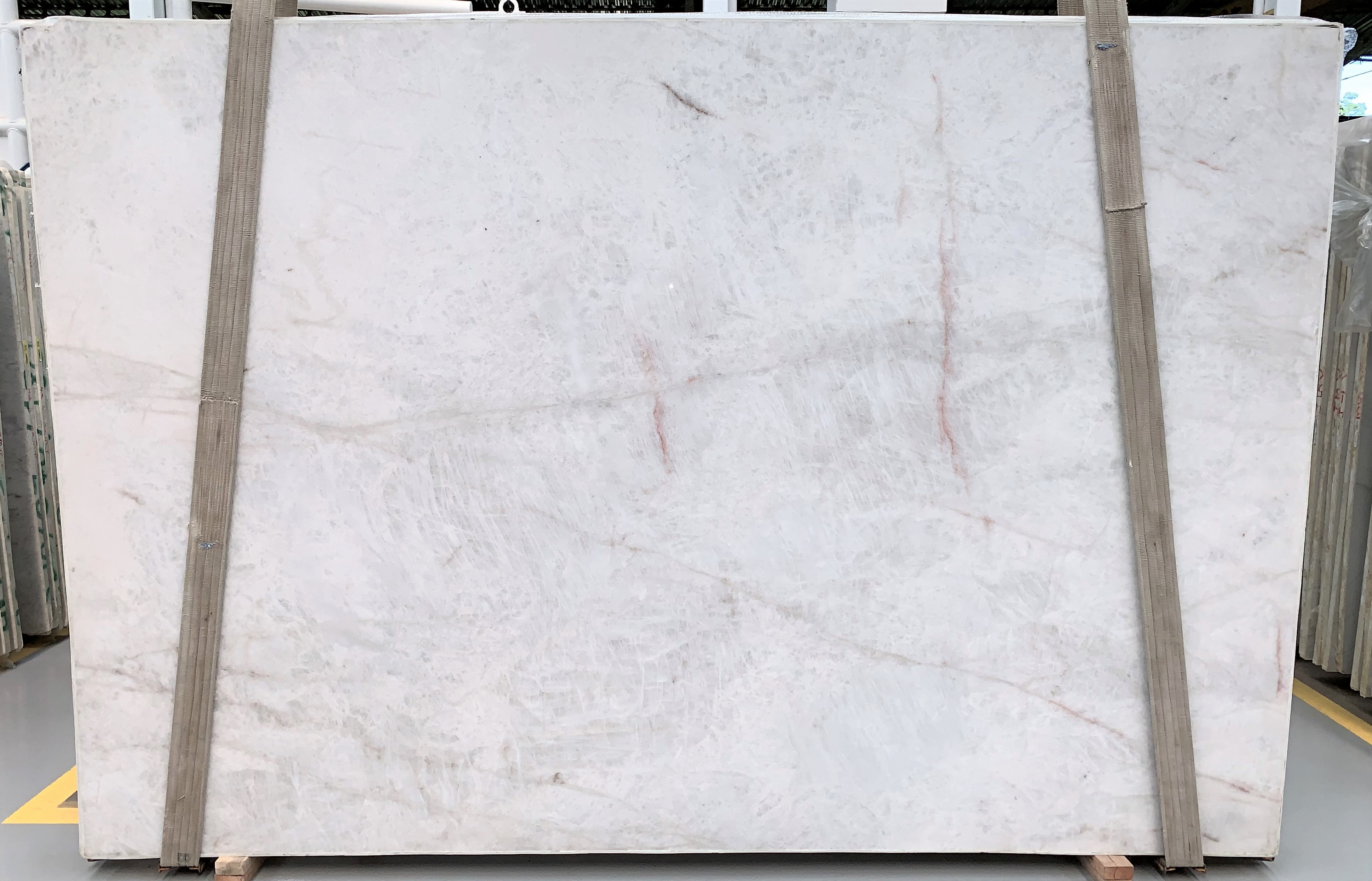 UNQ Crystal 2cm Block#3347 slabs 25-33 118,40''x79,46''.jpg